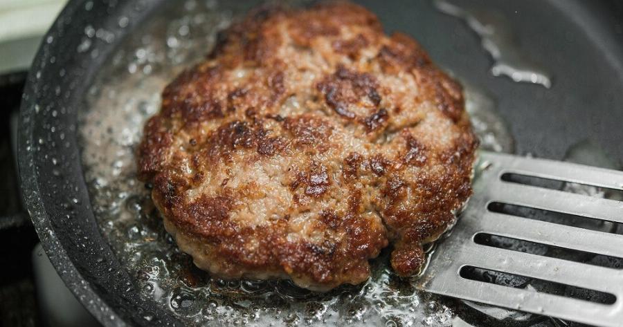 Eστιατόριο τηγανίζει μπιφτέκια στο ίδιο λάδι για περισσότερο από 100 χρόνια