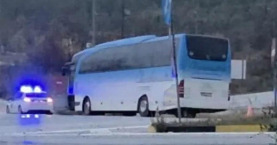 Εξετράπη λεωφορείο με 25 εργαζομένους της ΔΕΗ στην Πτολεμαΐδα – Nεκρός ο οδηγός