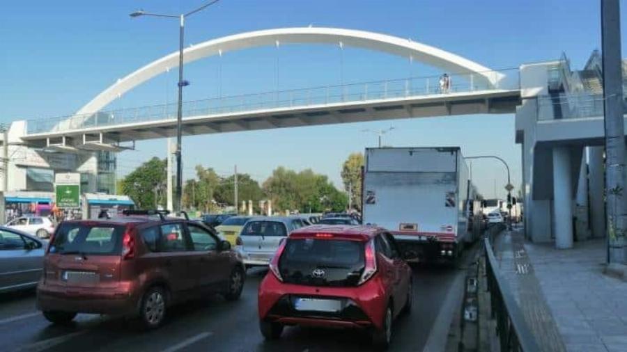 Ήρθε το 1ο «έξυπνο» φανάρι στην Ελλάδα: Γράφει κλήση αν περάσουμε με κόκκινο