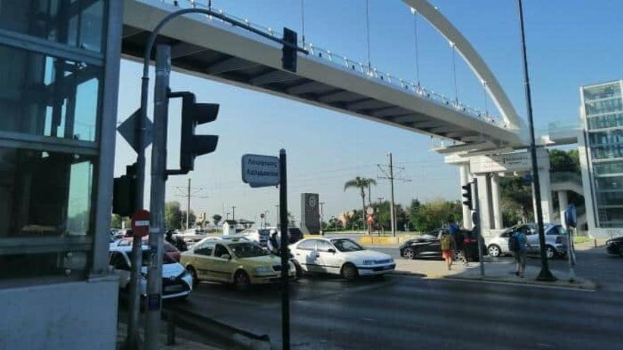 Ήρθε το 1ο «έξυπνο» φανάρι στην Ελλάδα: Γράφει κλήση αν περάσουμε με κόκκινο