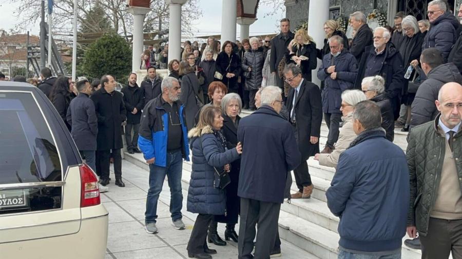 «Kακόψuxo αφεντικό σας»: Πήρε θέση για την ανάρτησή της η μητέρα του Βασίλη Καλογήρου