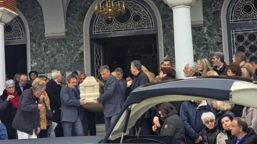 «Kακόψuxo αφεντικό σας»: Πήρε θέση για την ανάρτησή της η μητέρα του Βασίλη Καλογήρου