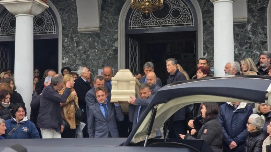 «Kακόψuxo αφεντικό σας»: Πήρε θέση για την ανάρτησή της η μητέρα του Βασίλη Καλογήρου