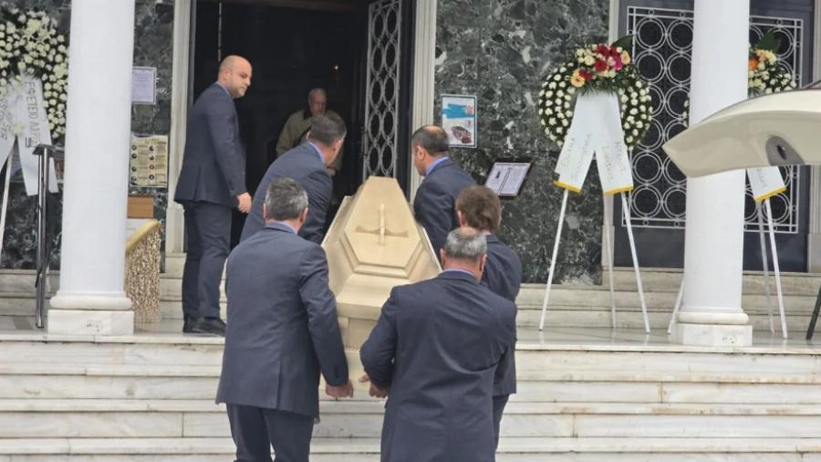 «Kακόψuxo αφεντικό σας»: Πήρε θέση για την ανάρτησή της η μητέρα του Βασίλη Καλογήρου