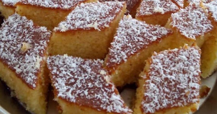 Σιροπιαστό γλυκό με ινδοκάρυδο: Εύκολη και αφράτη συνταγή ταψιού