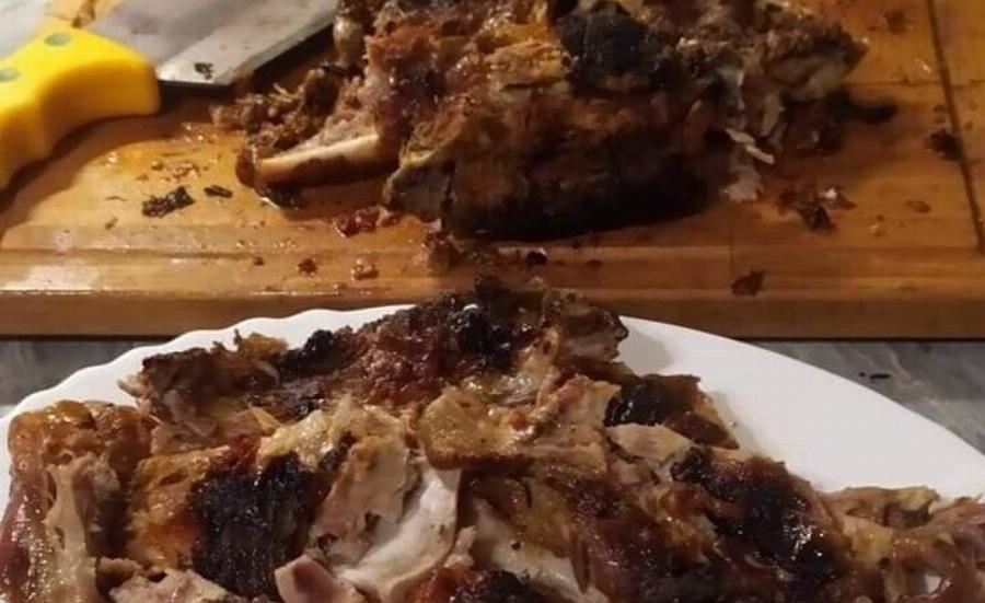 Αρνί στη λαδόκολλα στο φούρνο – Το πιο ζουμερό πασχαλινό κρέας