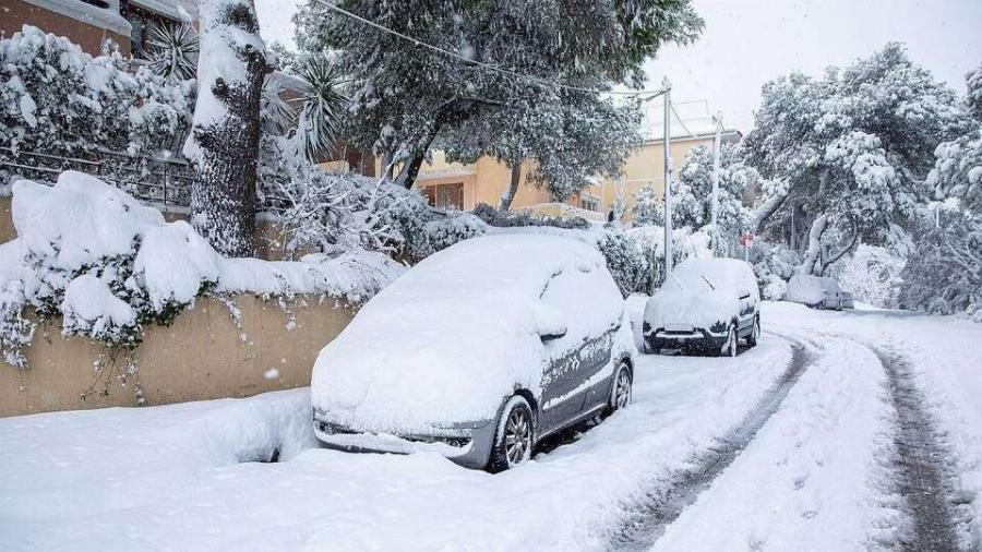 EKTAKTO: ΧΙΟΝΙΑ ΠΑΝΤΟΥ – ΣΤΑ ΛΕΥΚΑ ΚΑΙ Η ΑΘΗΝΑ