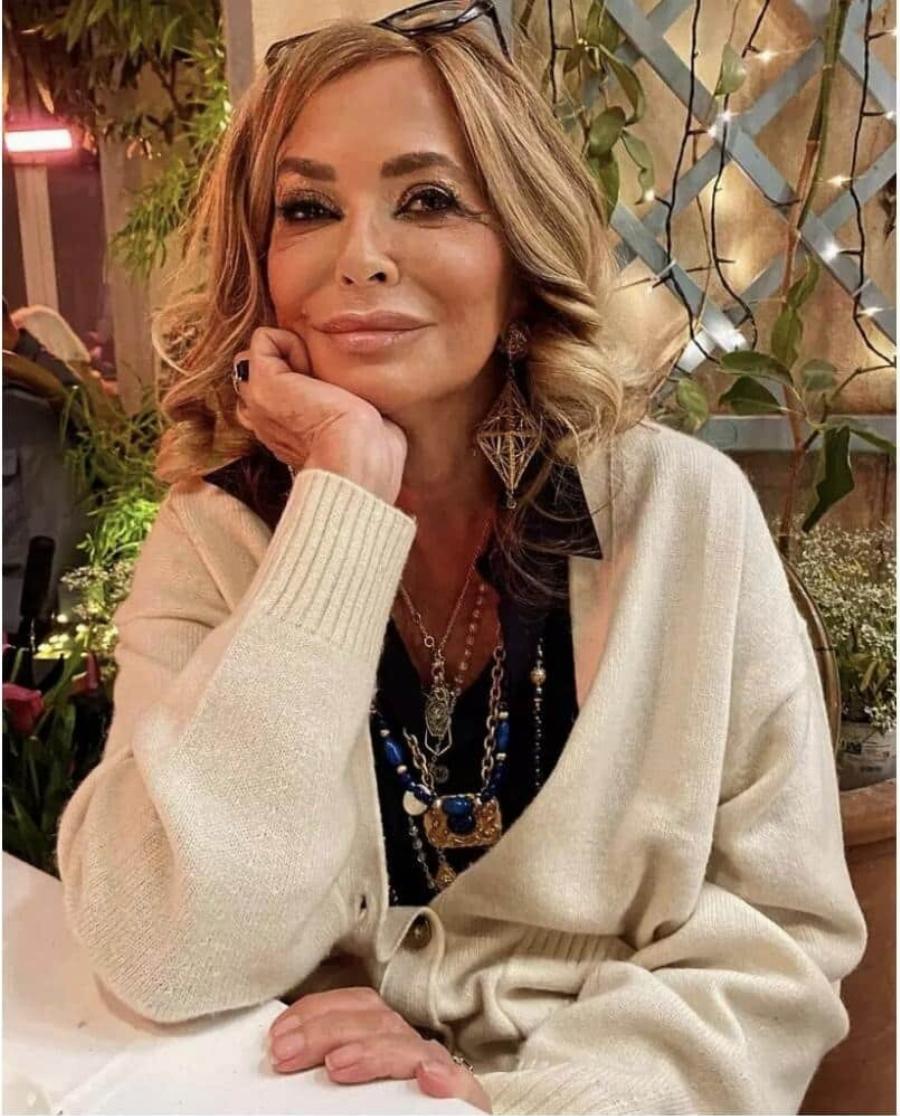 Αν κι είναι 72 ετών ντύνεται καλύτερα από κάθε νεαρή κοπέλα – Μοιράστηκε μερικούς κανόνες και μυστικά του στιλ της