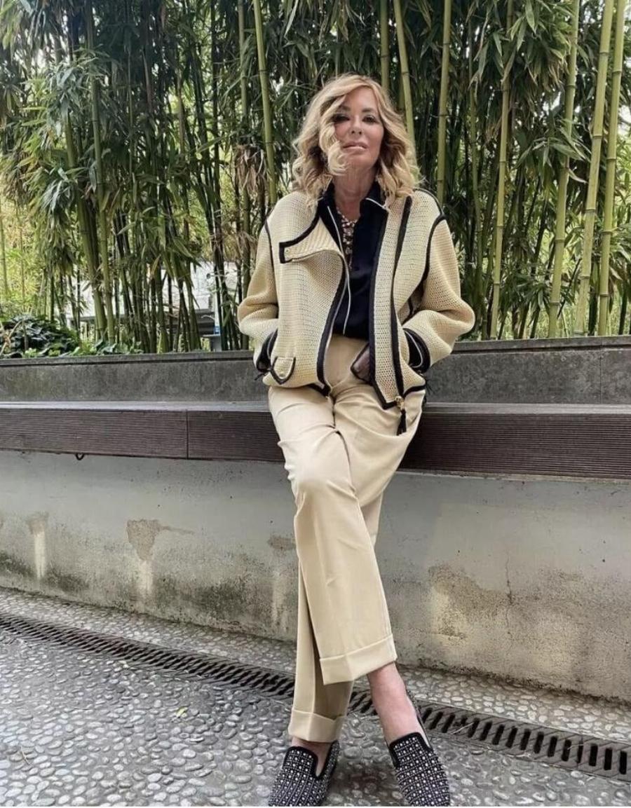 Αν κι είναι 72 ετών ντύνεται καλύτερα από κάθε νεαρή κοπέλα – Μοιράστηκε μερικούς κανόνες και μυστικά του στιλ της