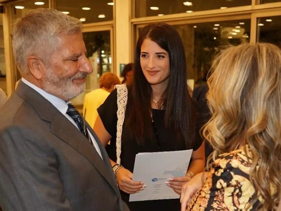 Ανακοινώθηκε ο γάμος της χρονιάς: Παντρεύεται στα 63 του πασίγνωστος Έλληνας με την 33χρονη σύντροφό του