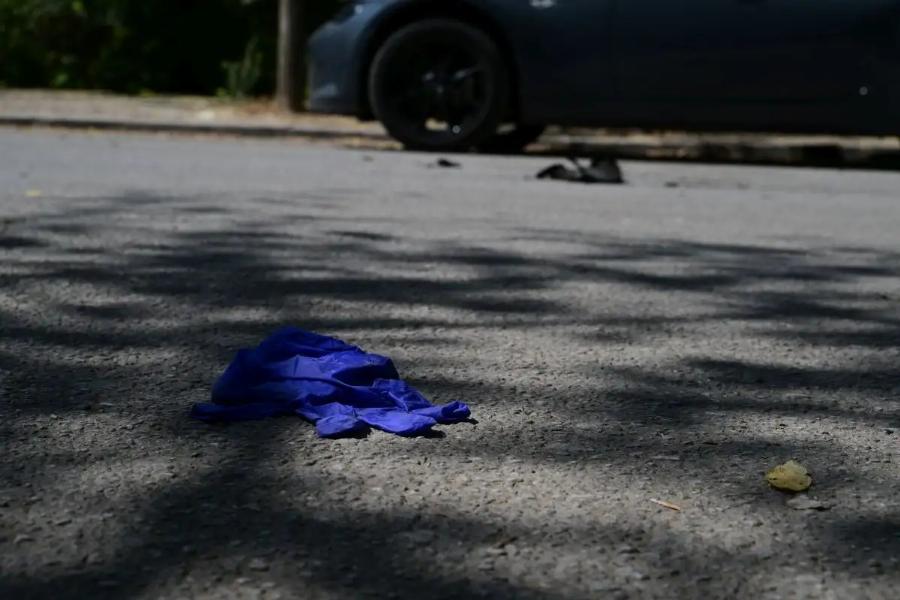 Auτoπupπoλnθnκε γυναίκα έξω από την Αίγλη Ζαππείου – Tην έσωσαν Εύζωνες