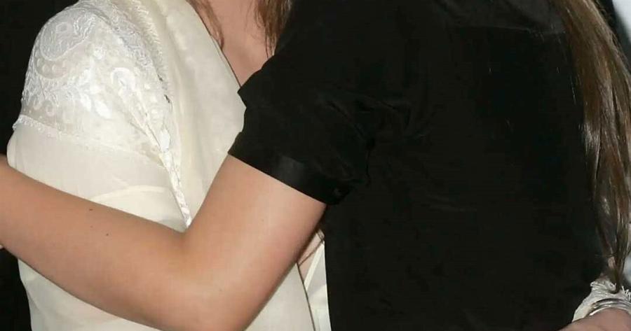 «Είμαι ομοφυλόφιλη»: Κόρη διάσημης ηθοποιού μόλις ανακοίνωσε ότι θέλει γυναίκες & μας έδειξε την σύντροφό της