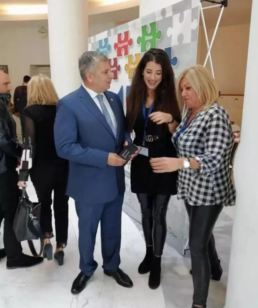 Ανακοινώθηκε ο γάμος της χρονιάς: Παντρεύεται στα 63 του πασίγνωστος Έλληνας με την 33χρονη σύντροφό του