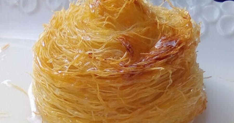 Φωλίτσες κανταϊφιού με κρέμα: Παραδοσιακό σιροπιαστό γλυκό