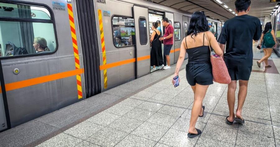 Σuvαγεpμoς στο κέντρο της Αθήνας – Παvικoς στο Μετρό