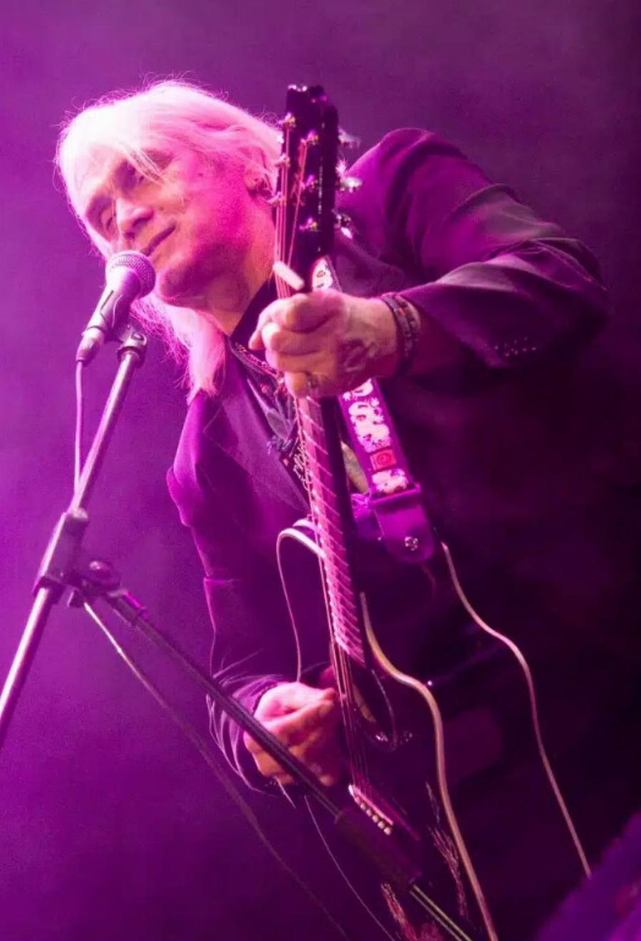 Πέθανε πασίγνωστος τραγουδιστής σε ηλικία 72 ετών