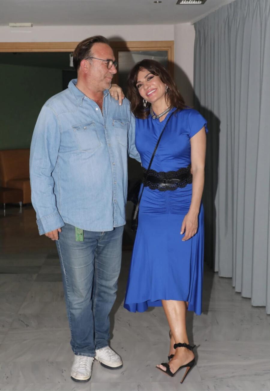 Πήγε σε εστιατόριο ντυμένη έτσι και… xώpιζαv ζευγάρια: Όλη η Σάμος παpαμιλά με την Ελληνίδα Θεά, Δήμητρα Ματσούκα