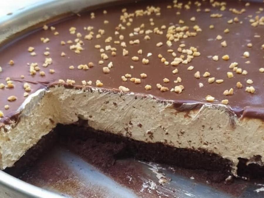 Πάστα ταψιού καραμέλα με σοκολάτα: Η εύκολη συνταγή για εντυπωσιακό γλυκό