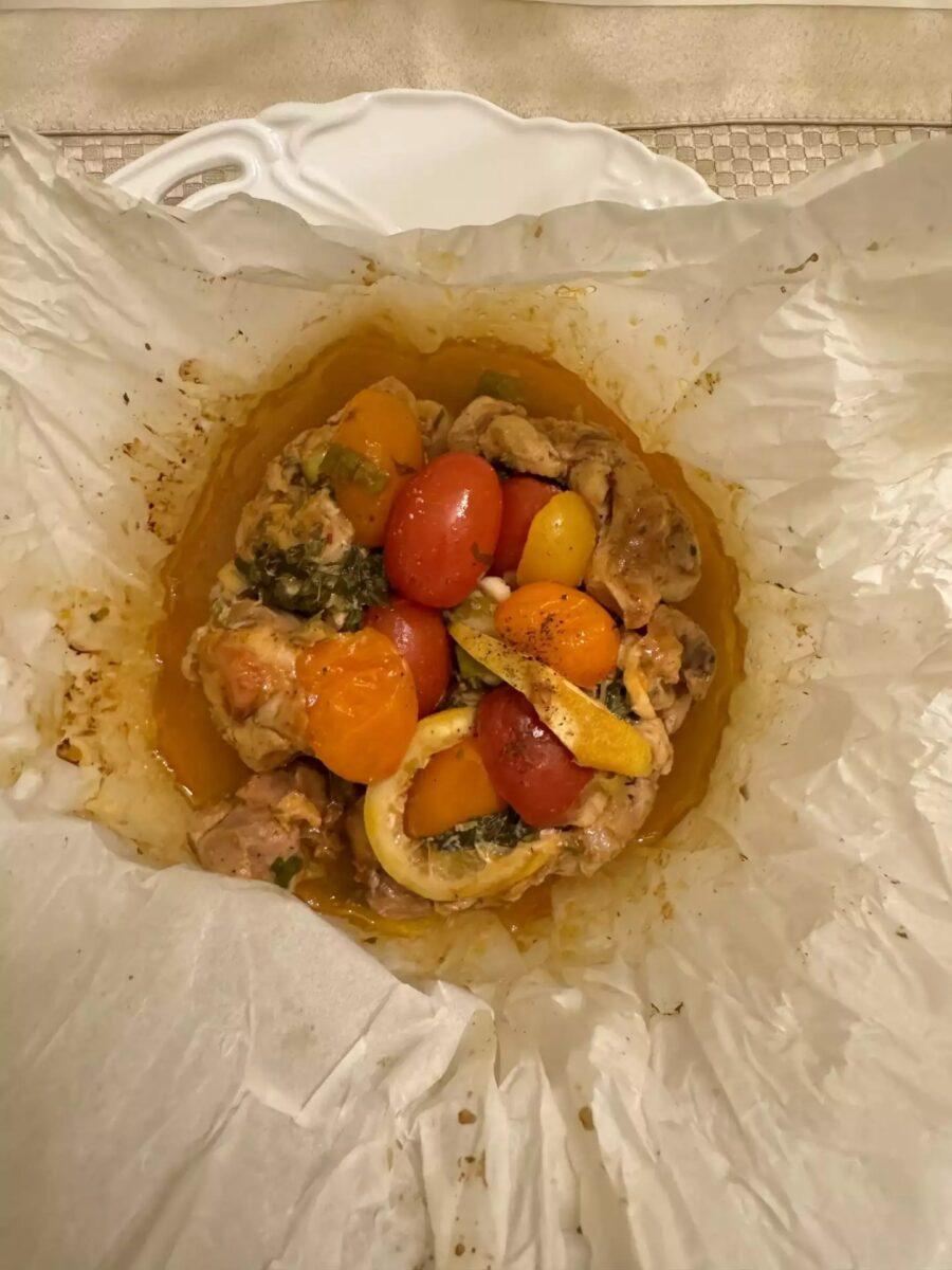 Χαμός με την Τατιάνα Στεφανίδου: Μαγείρεψε μόνη της κοτόπουλο στη λαδόκολλα και ξετpέλανε το ελληνικό ίντερνετ