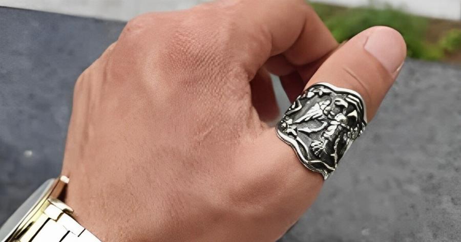 Δαχτυλίδια αντίχειρα: Ti συμβολίζει για τις γυναίκες και τι για τους άντρες – ένα κρυμμένο νόημα λίγοι γνωρίζουν