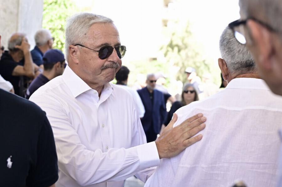 Κηδεία Λένας Σαμαρά: Η συγκλονιστική στιγμή που φτάνει η μητέρα της στο Νεκροταφείο – Δραματικές Εικόνες