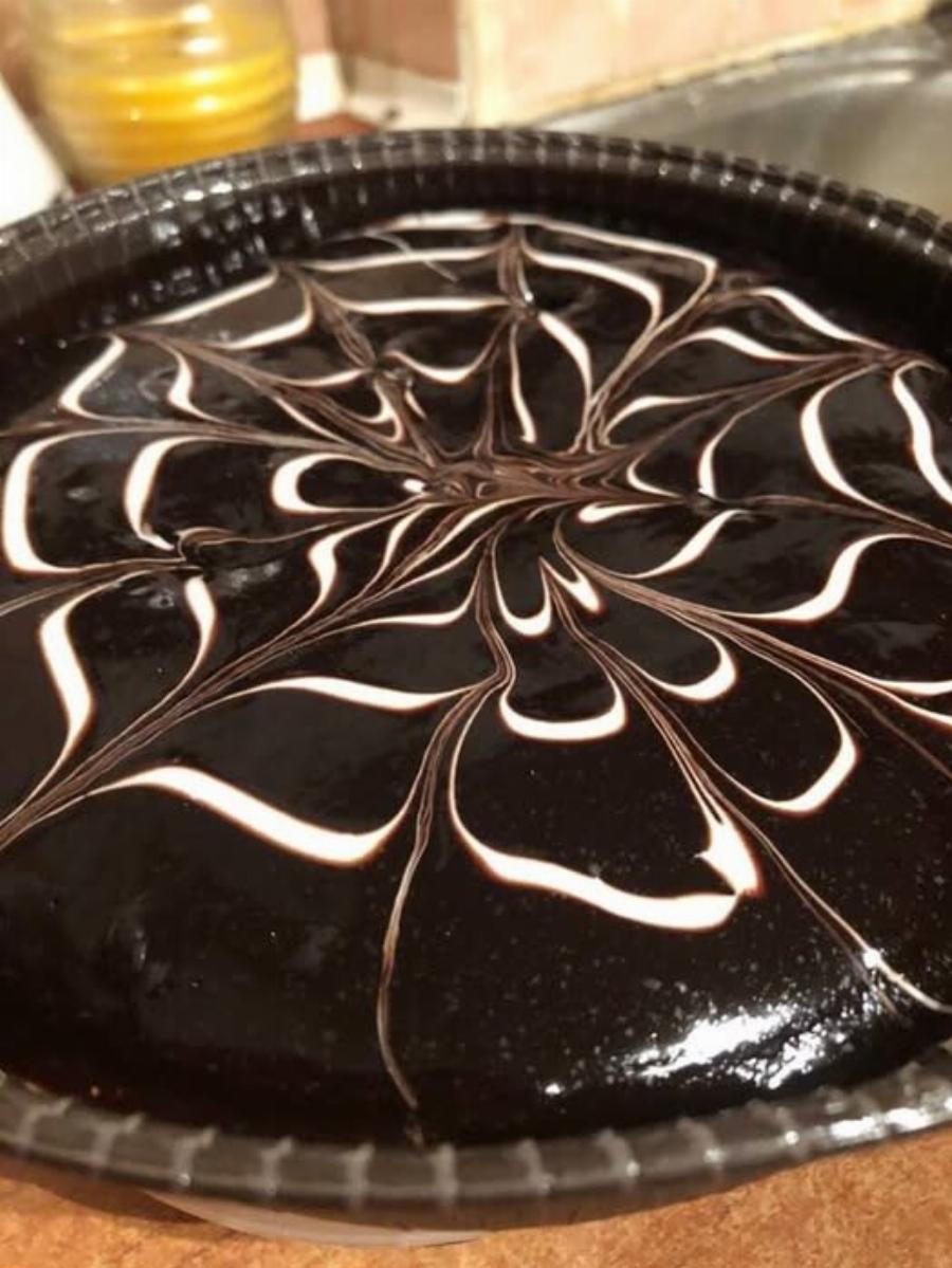 Σιροπιαστό κέικ σοκολάτας με γκανάζ: Εύκολη και ζουμερή συνταγή