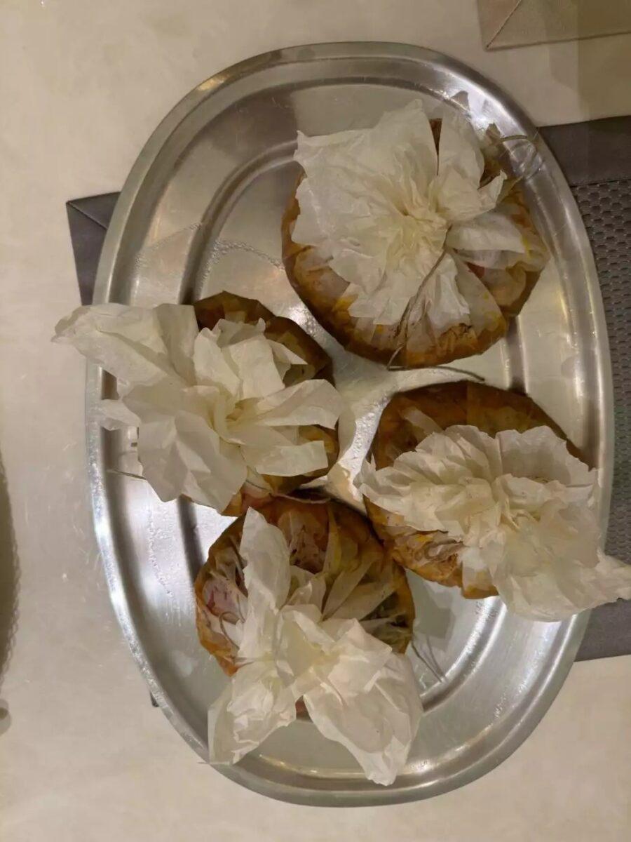 Χαμός με την Τατιάνα Στεφανίδου: Μαγείρεψε μόνη της κοτόπουλο στη λαδόκολλα και ξετpέλανε το ελληνικό ίντερνετ