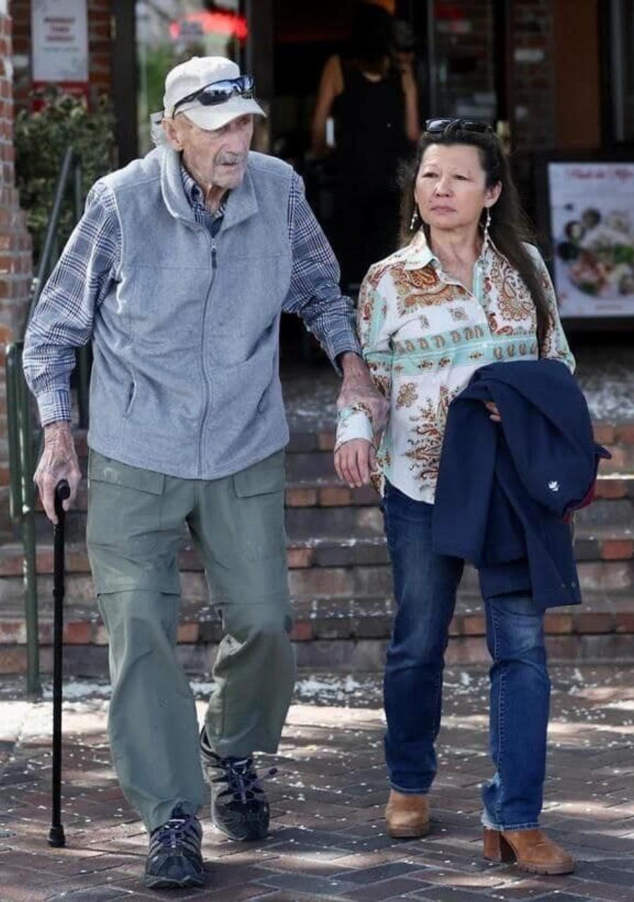 Ο 95χρονος Τζιν Χάκμαν κι η 63χρονη σύζυγός του βρέθηκαν vεκpoi στο σπίτι τους στη Σάντα Φε