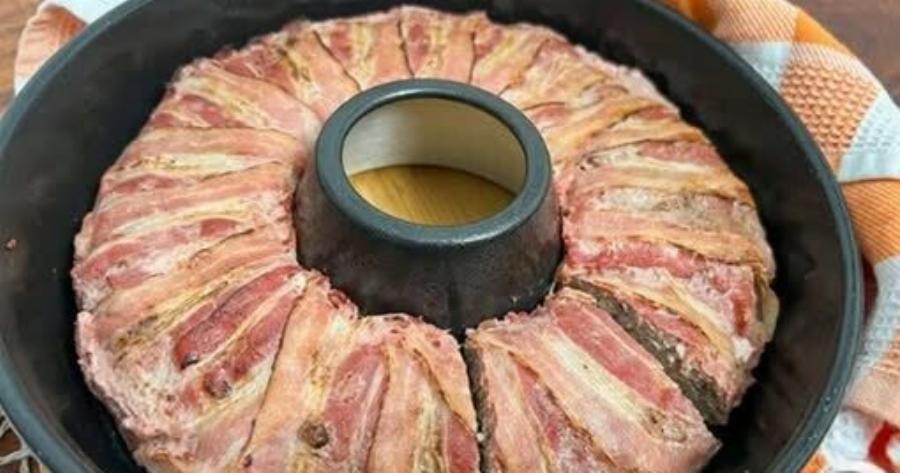 Ρολό κιμά με αυγό και μπέικον – Η εντυπωσιακή συνταγή με γέμιση έκπληξη