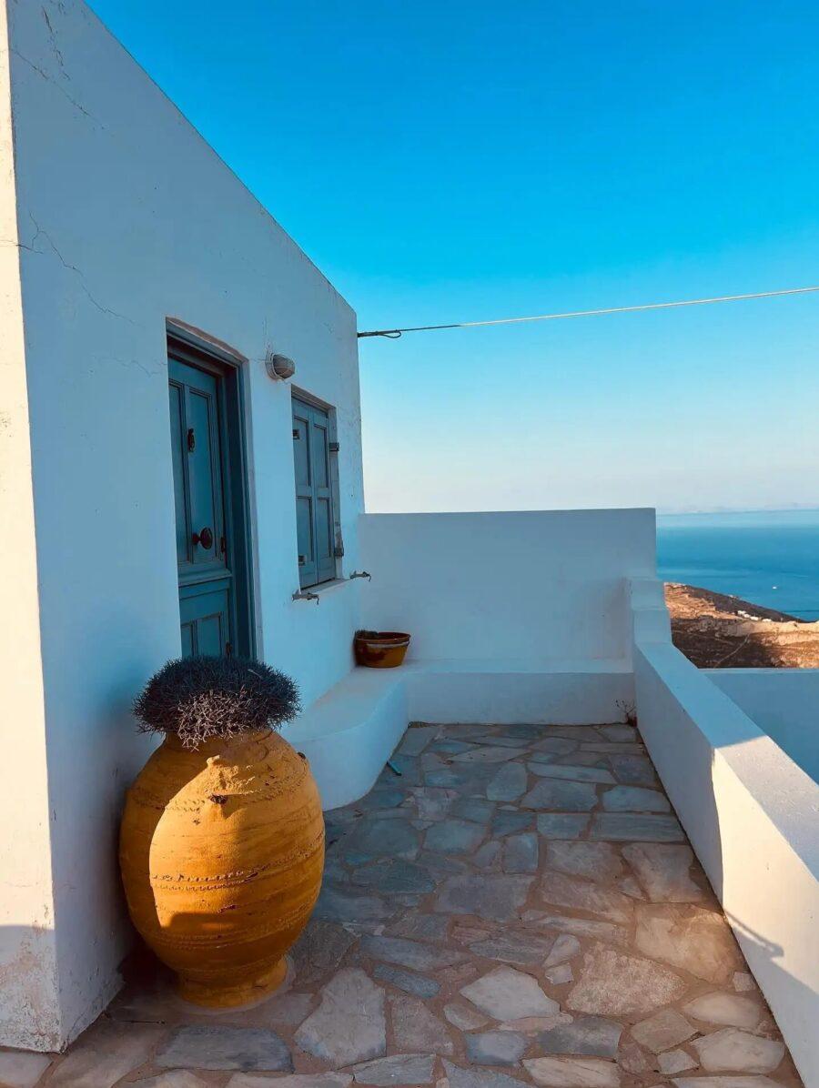 Δεν τη νοιάζει τι θα πει ο ένας κι ο άλλος…: Η Έλλη Κοκκίνου ανέβασε στα 55 αρετουσάριστη φώτο με Mπικivι και δείχνει το αληθινό της σώμα