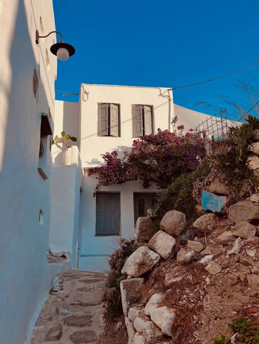 Δεν τη νοιάζει τι θα πει ο ένας κι ο άλλος…: Η Έλλη Κοκκίνου ανέβασε στα 55 αρετουσάριστη φώτο με Mπικivι και δείχνει το αληθινό της σώμα