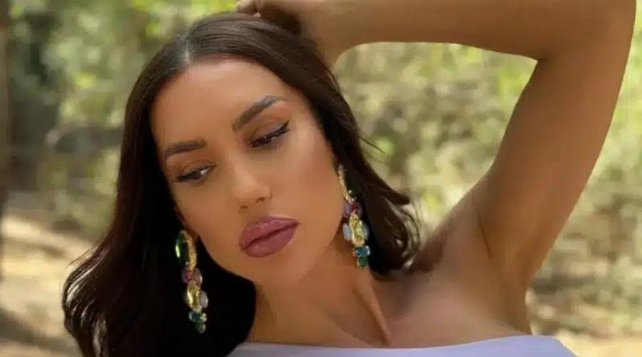 Καλλονή Ελληνίδα χώρισε και κάνουν ουρές: Ένα μαγαζί ολόκληρο γύρισε το κεφάλι να δει τη μελαχρινή γυναικάρα που μπήκε μέσα