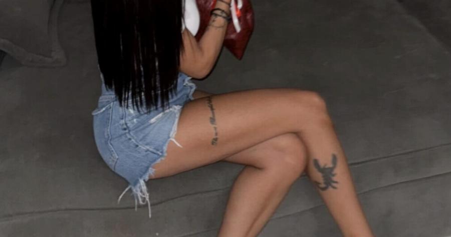 Καλλονή Ελληνίδα χώρισε και κάνουν ουρές: Ένα μαγαζί ολόκληρο γύρισε το κεφάλι να δει τη μελαχρινή γυναικάρα που μπήκε μέσα