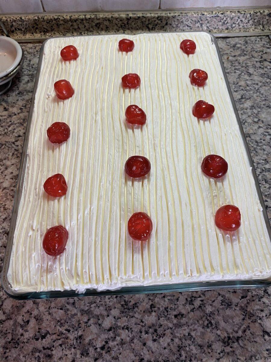 Αυτό το σιροπιαστό γλυκό ψυγείου εξαφανίζεται σε λεπτά!