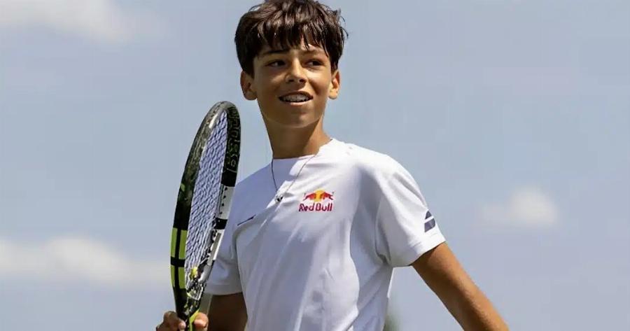 Ο νέος Τσιτσιπάς: O Ραφαήλ Παγώνης είναι μόλις 13 χρονών και «Tpελαivει» τον κόσμο στο Γουίμπλεντον