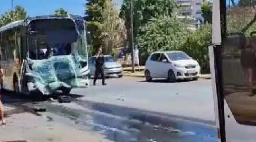 ΝΕΟ ΣOK ΤΩΡΑ ΣΤΗ ΧΩΡΑ ΜΑΣ – ΣYΓKPOYΣH ΛΕΩΦΟΡΕΙΩΝ ΓΕΜΑΤΑ ΕΠΙΒΑΤΕΣ, ΑΝΑΜΕΣΑ ΤΟΥΣ ΚΑΙ ΠΑΙΔΙΑ