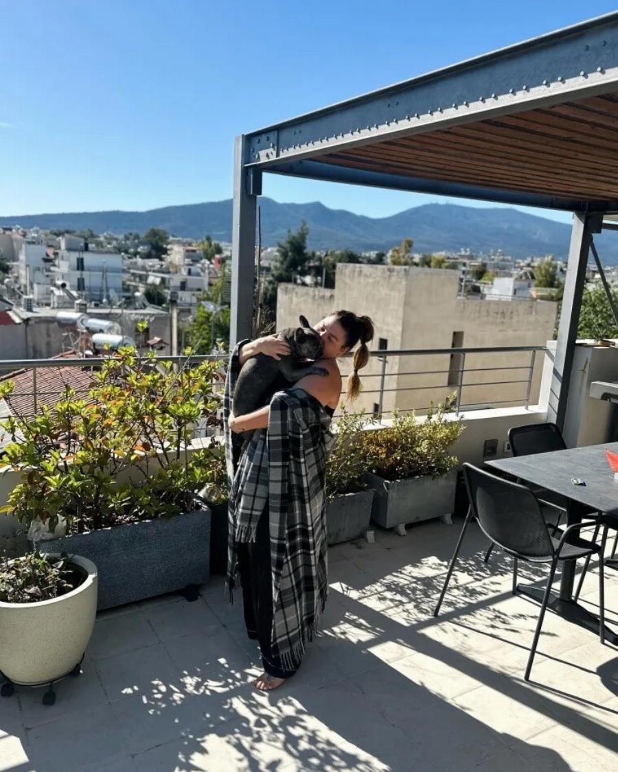 Ρίχνει το Instagram η Δανάη Μπάρκα: Η φωτογραφία που κάνει του πάντες να παραμιλούν