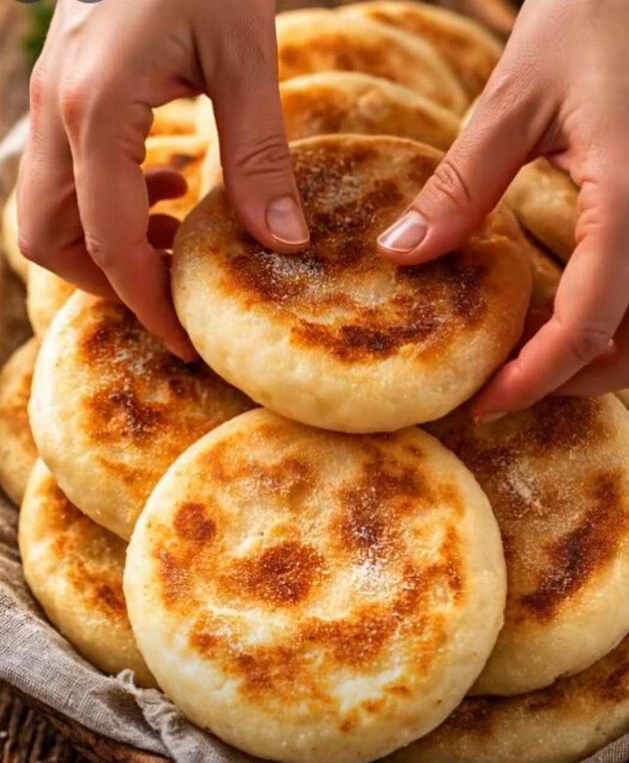 Το περασμένο Σαββατοκύριακο ήμουν στο χωριό και η γιαγιά με έμαθε επιτέλους να φτιάχνω ψωμί στο τηγάνι