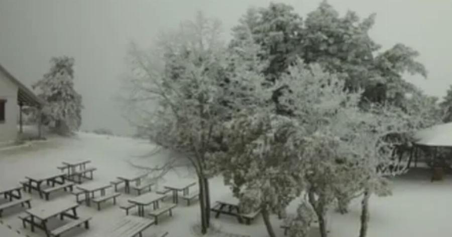 ΕΚΤΑΚΤΟ Χιονίζει τώρα στην Αττική!