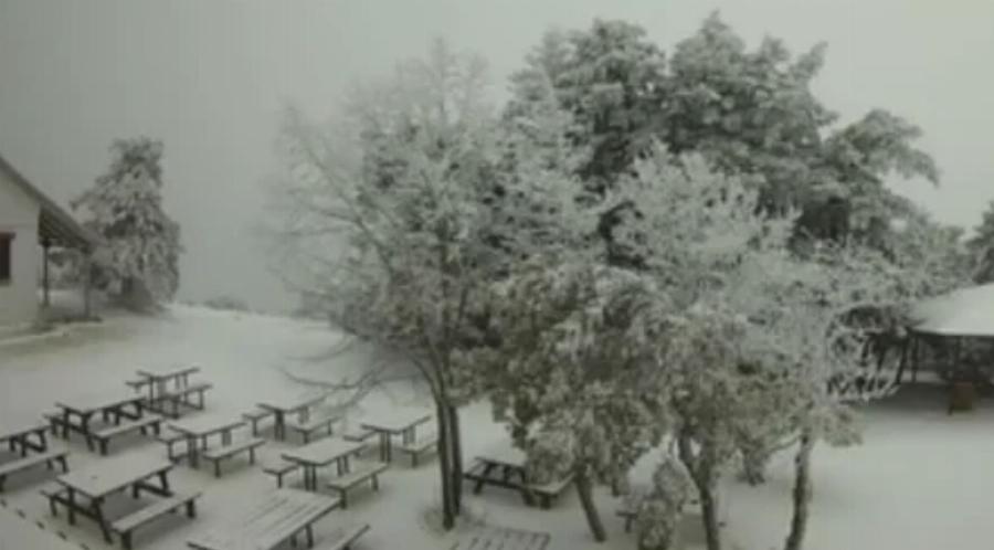 ΕΚΤΑΚΤΟ Χιονίζει τώρα στην Αττική!