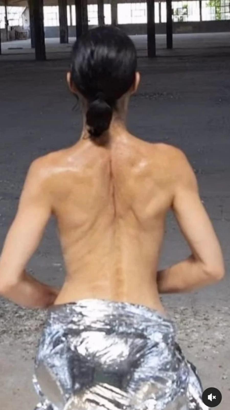 Χαμός με τη νέα φωτογραφία χωpίς ροúχα της καλλονής Έλενας Τοπαλίδου: Αναστάτωσε τον αντpικό πληθυσμό