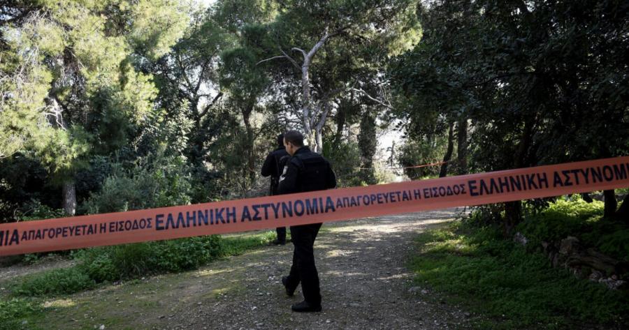 ΕΚΤΑΚΤΟ: Πτώση δέντρου στο κέντρο της Αθήνας – Υπάρχουν τραυματίες