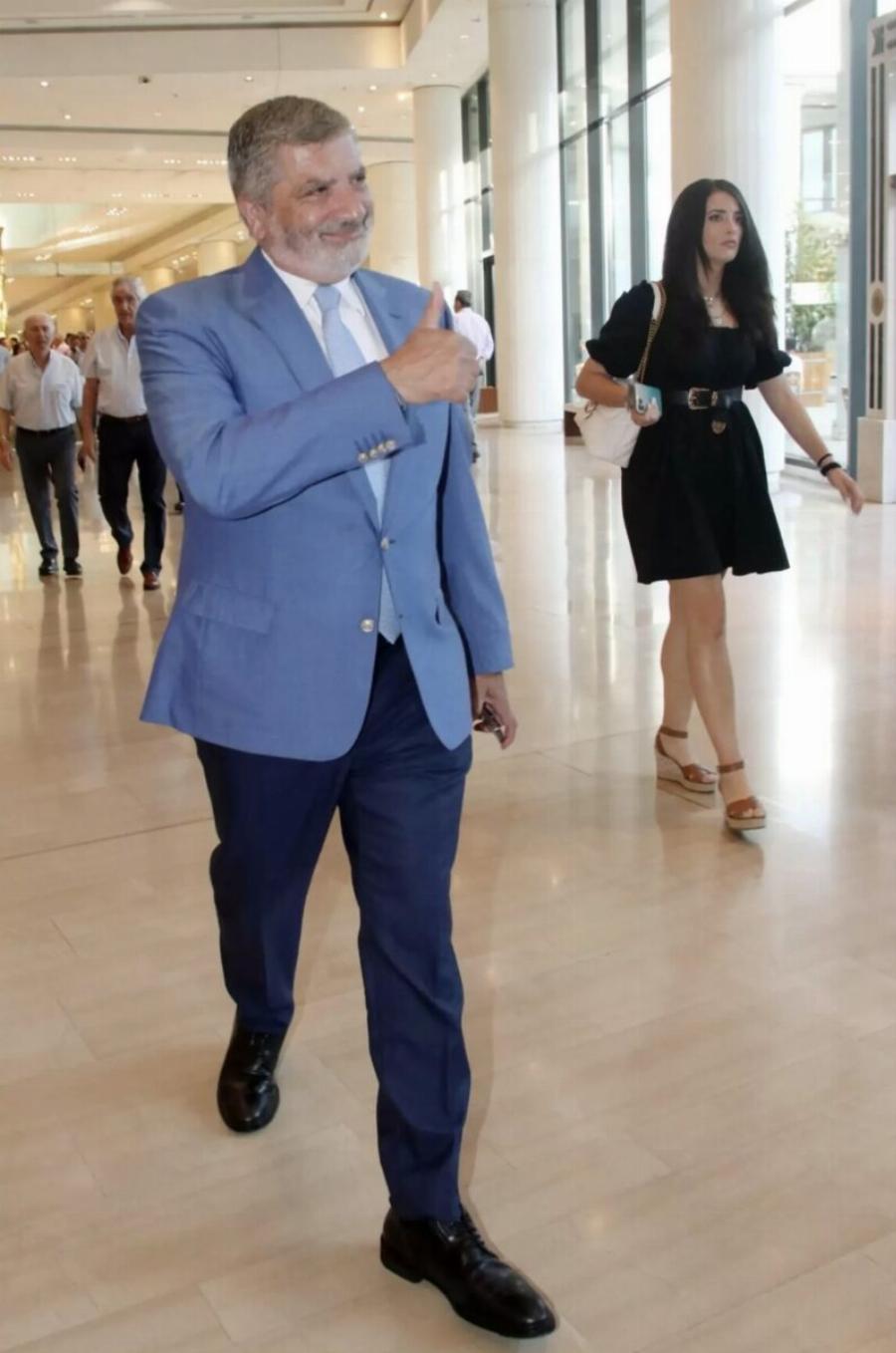 Πατέρας για δεύτερη φορά ο Γιώργος Πατούλης – Έγκυος η κατά 30 χρόνια μικρότερη καλλονή σύντροφός του – Αυτή είναι