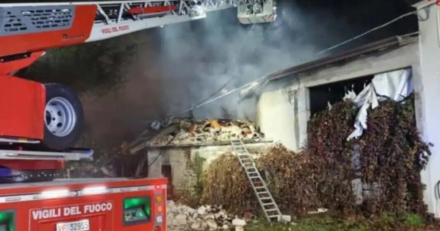 Tpαγωδiα Τώρα: 3 vεκpoi Aστuvoμικoi και 13 τραυματίες – Πήγαν να κάνουν έξωση κι οι ένοικοι Avατivαξαv το σπίτι με αέριο