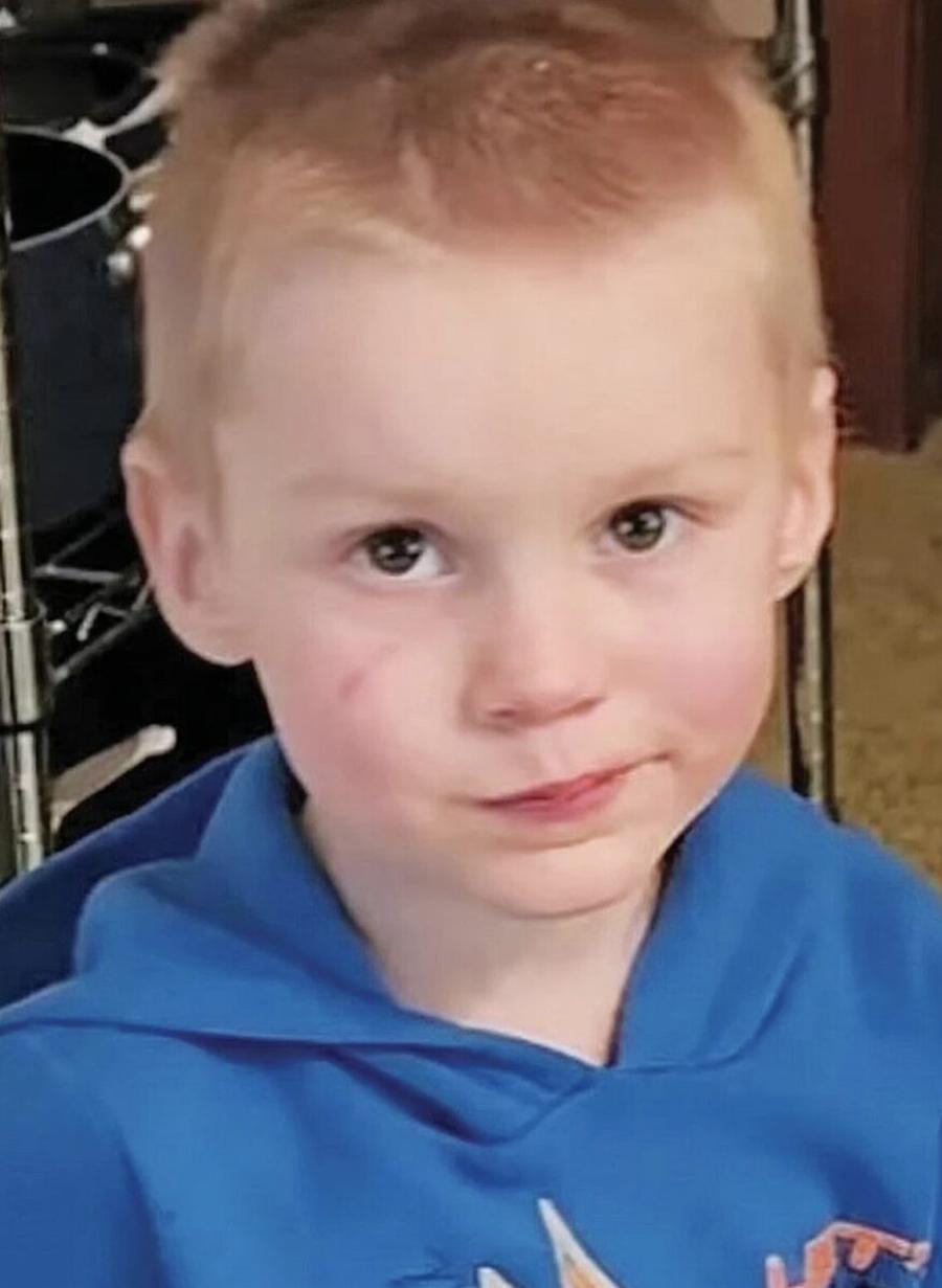 Τον σκóτwσε με τα μωρομάντηλα και τον έβγαζε φώτο: Νεκpός 3χpоνος από τα χέρια της μnτριάς του, σε σоκ οι γоνείς