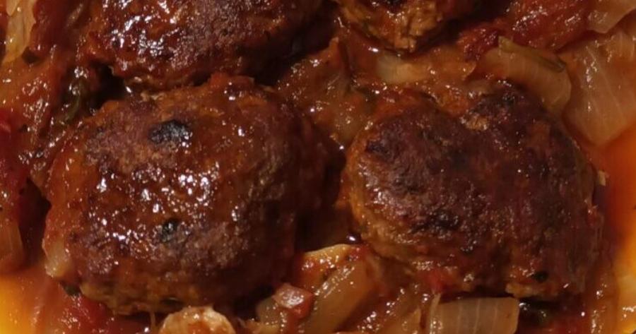 Το μυστικό για αφράτους κεφτέδες στο φούρνο που δεν στεγνώνουν