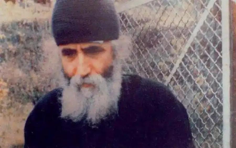 Γέροντας Παΐσιος: «Αuτή την προσευχή να λέτε κάθε μέρα και ο Θεός θα είναι πάντα δίπλα σας»