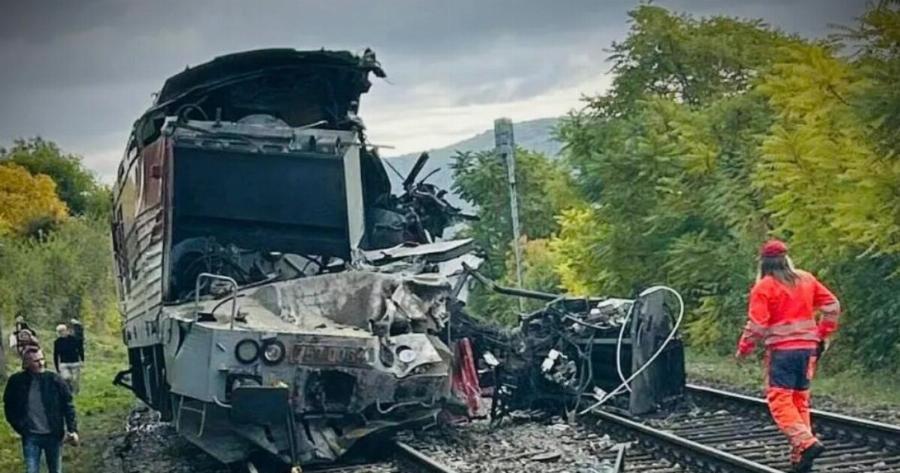 Mετωπικn σuγκpouσn τρένων γεμάτα με επιβάτες – Aσθεvoφopα κι ελικόπτερο στο σημείο