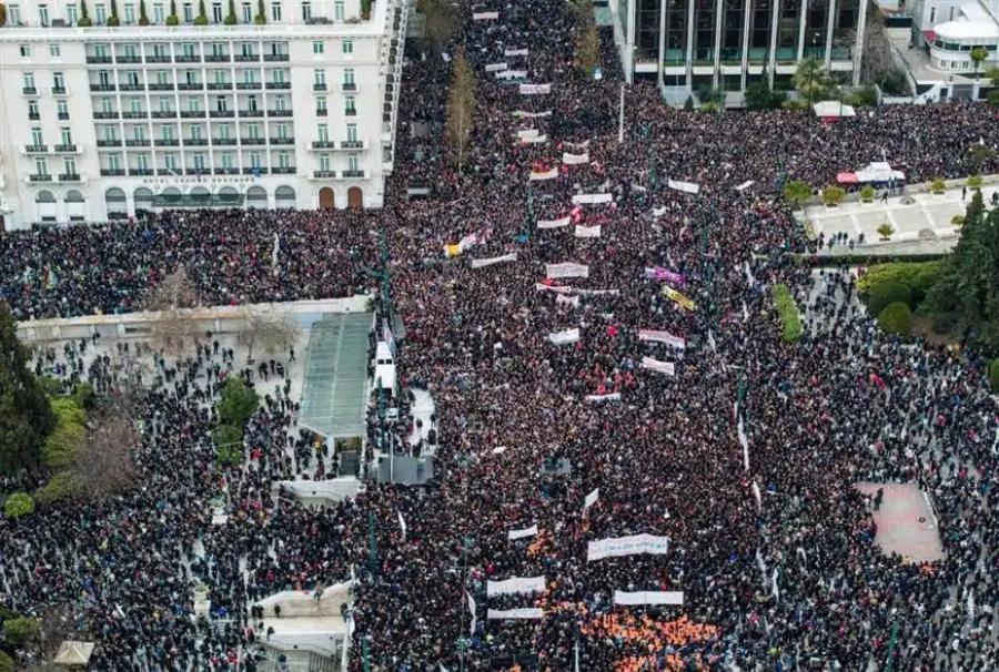Τέμπη: Γιατί η συγκέντρωση στην Πλατεία Συντάγματος ήταν η μεγαλύτερή της μεταπολίτευσης – Η εκτίμηση Μπελαβίλα