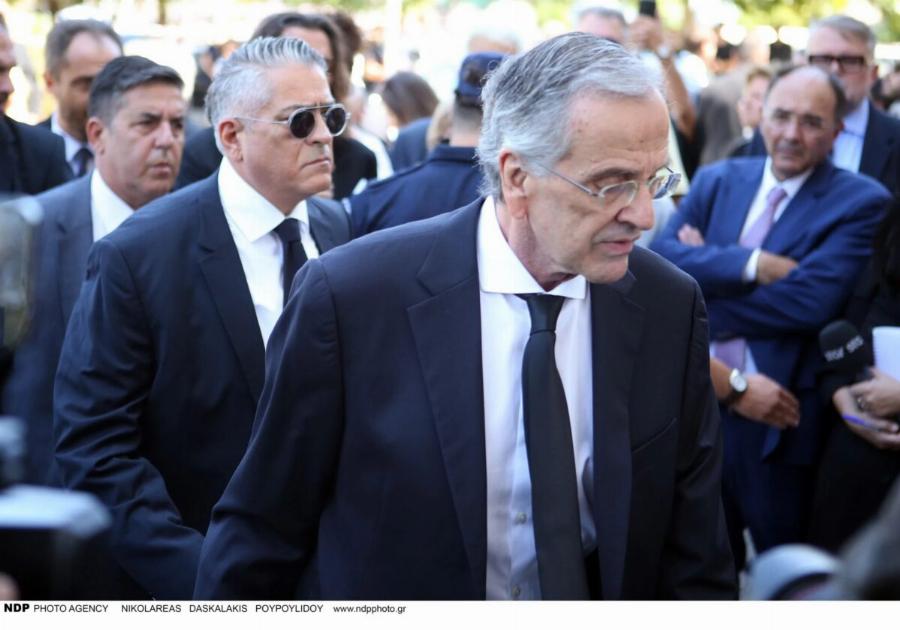 Θρήνος στην κηδεία της Λένας Σαμαρά – Συντετριμμένοι ο Αντώνης Σαμαράς και η σύζυγός του Γεωργία